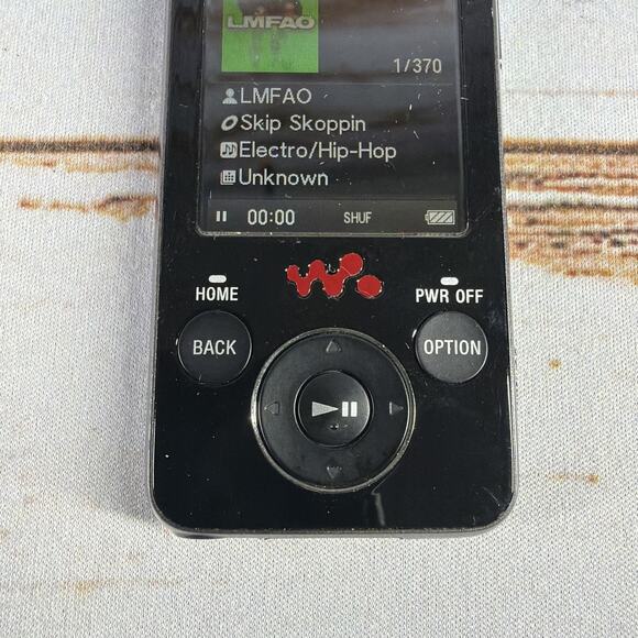 Sony Walkman NWZ-E436F 4GB Digital Media Player Black - Picture 3 of 6